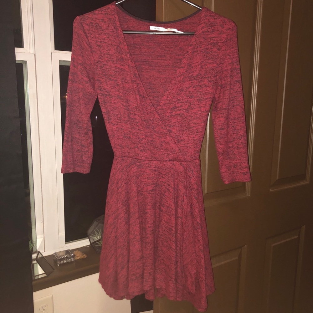 maroon 3/4 sleeve deep v dress